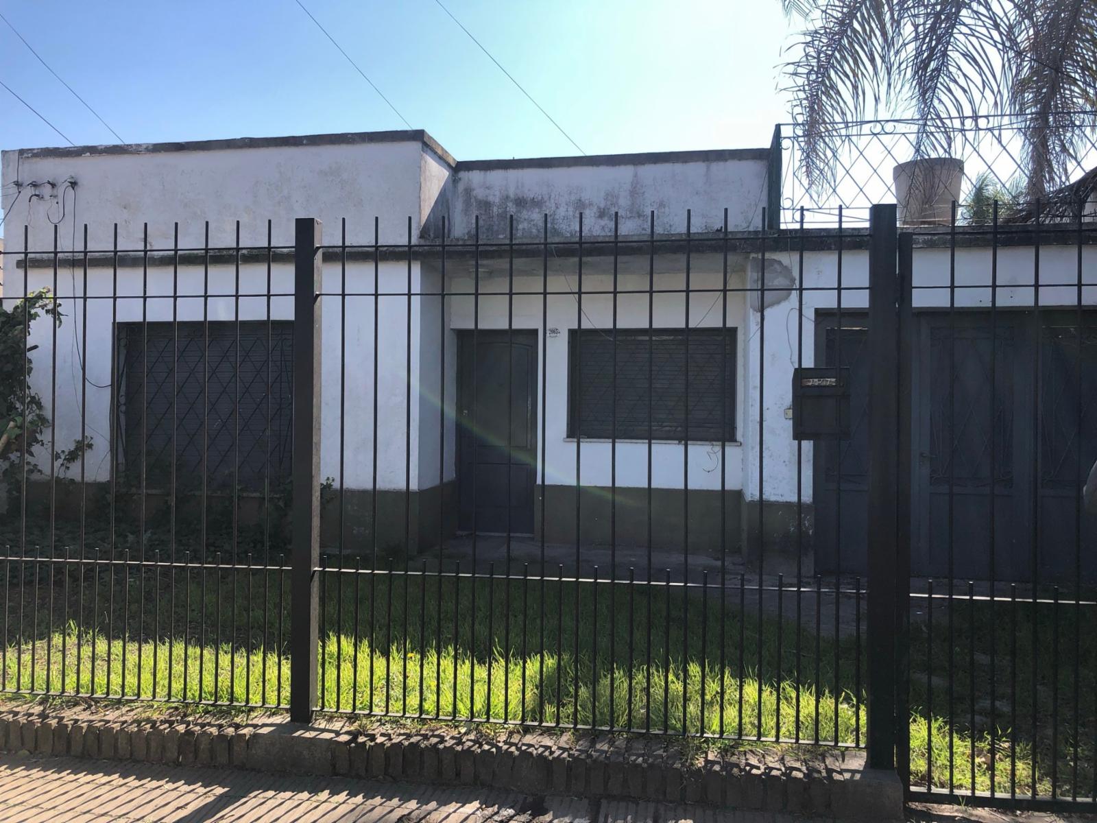 CASA EN VENTA CASTELAR