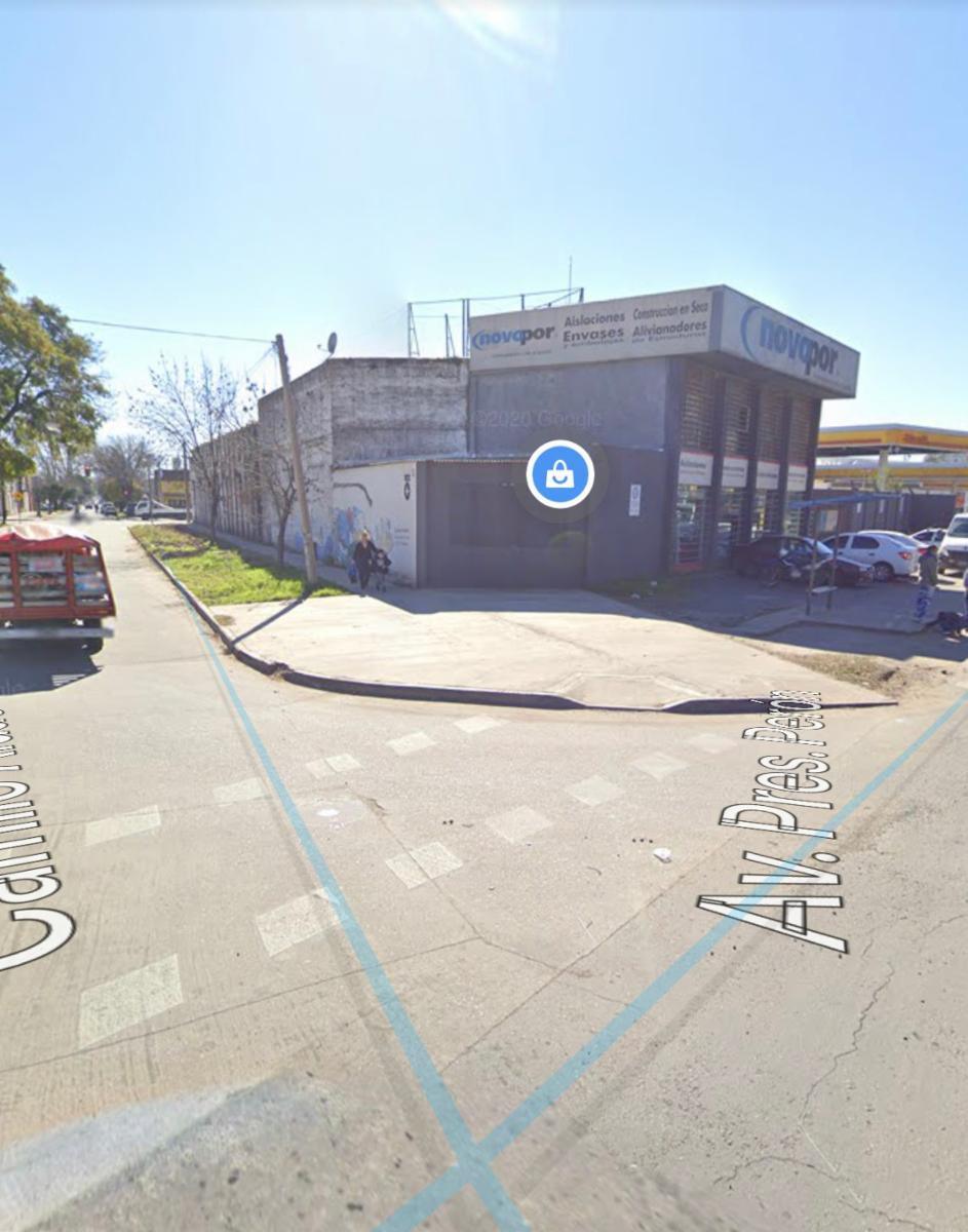 Extraordinario depósito con local comercial