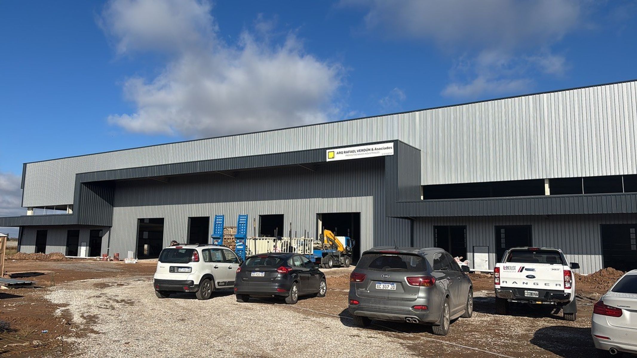 EXCELNTE NAVE INDUSTRIAL AUTOPISTA ROSARIO CORDOBA A ESTRENAR - 1