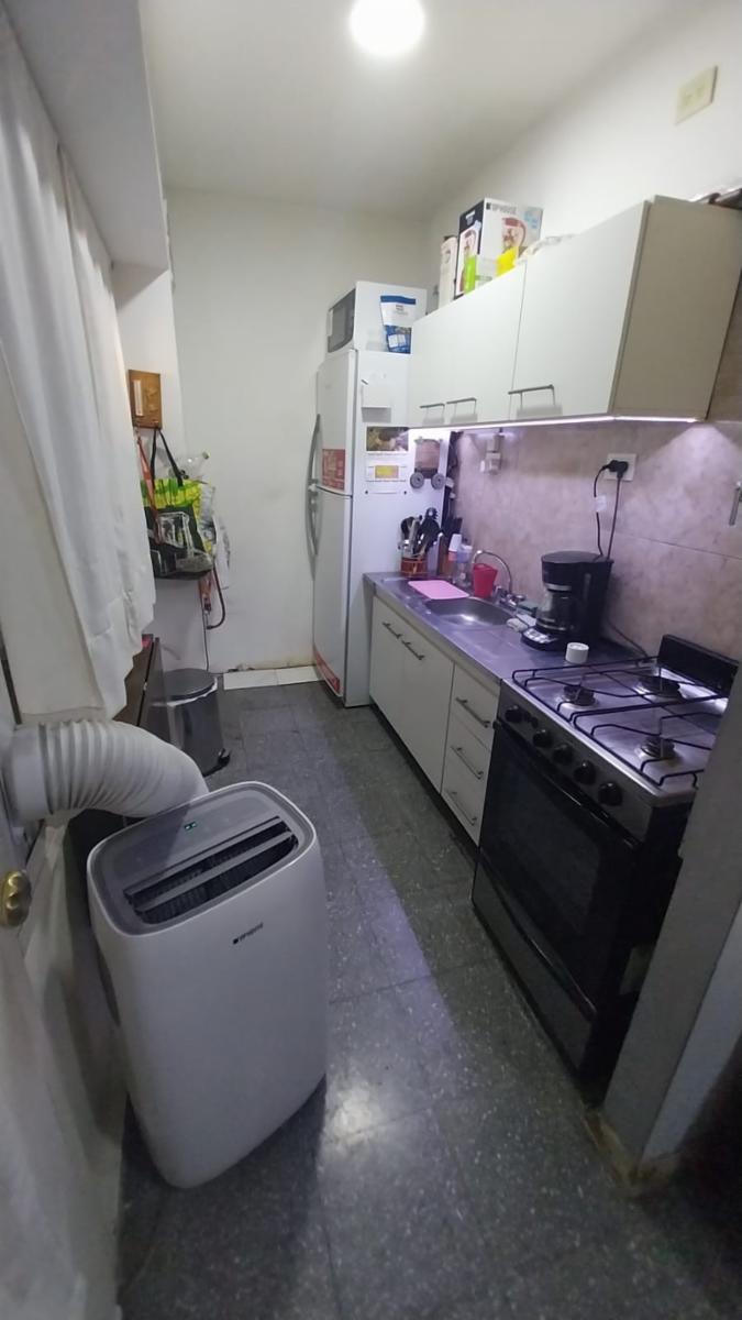 CASA EN VENTA - VIVIENDA MULTIFAMILIAR (3 FAMILIAS) CON PATIO Y TERRAZA