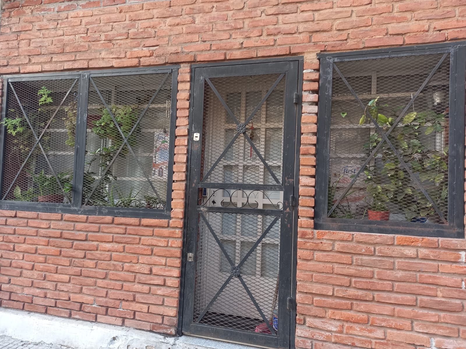 CASA EN VENTA - VIVIENDA MULTIFAMILIAR (3 FAMILIAS) CON PATIO Y TERRAZA - 16