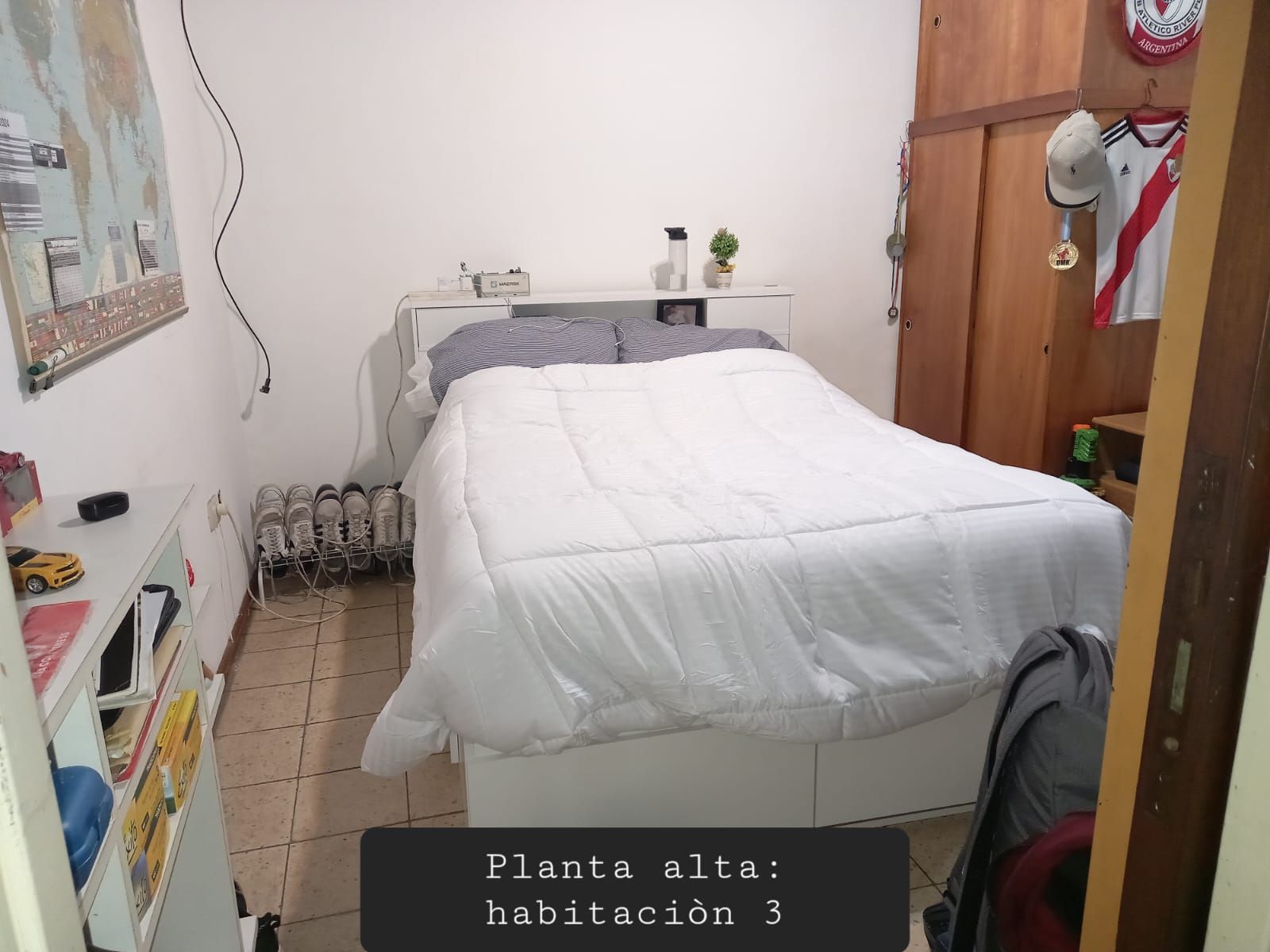 CASA EN VENTA - VIVIENDA MULTIFAMILIAR (3 FAMILIAS) CON PATIO Y TERRAZA - 18