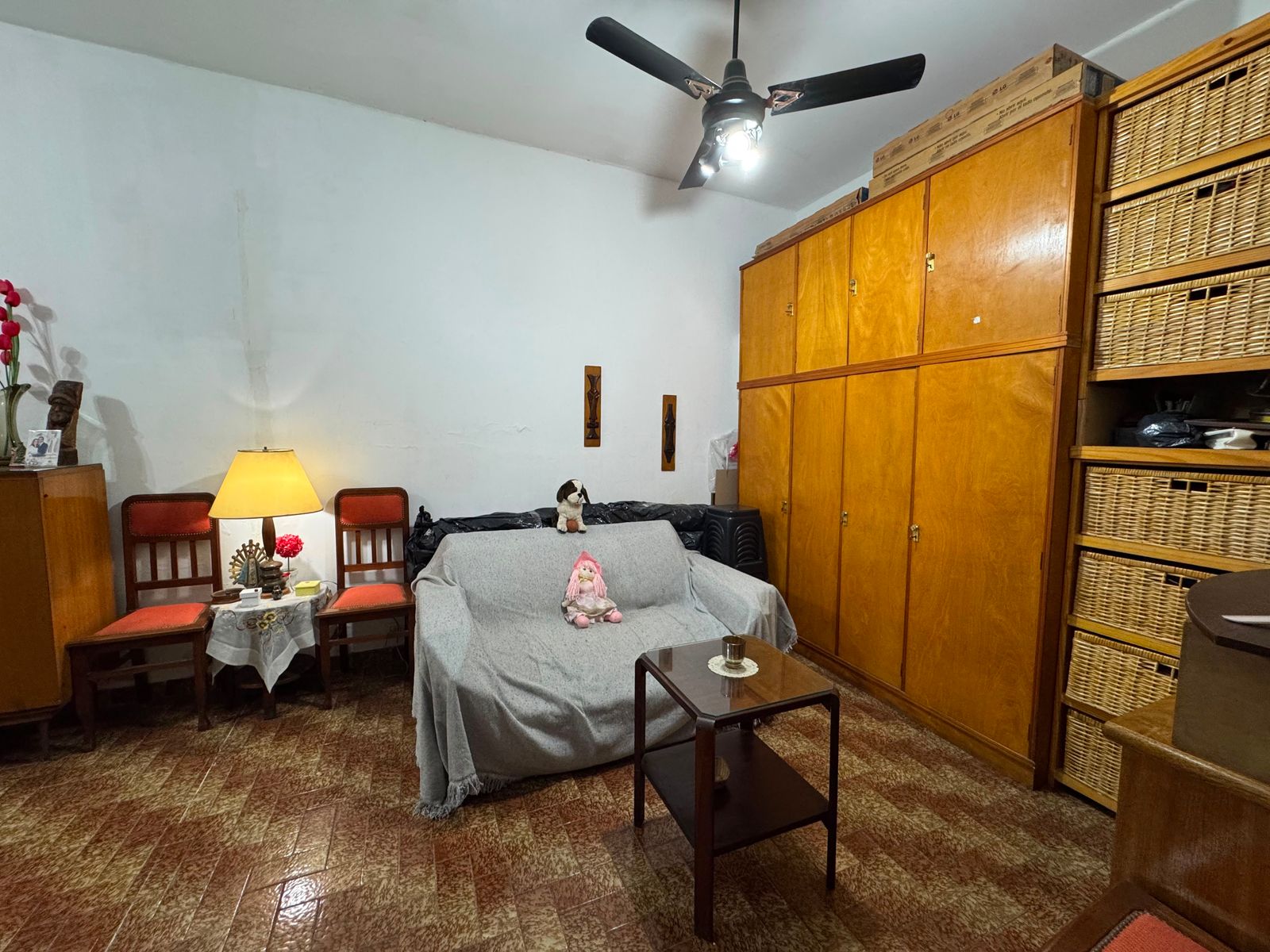 CASA EN VENTA - VIVIENDA MULTIFAMILIAR (3 FAMILIAS) CON PATIO Y TERRAZA - 20