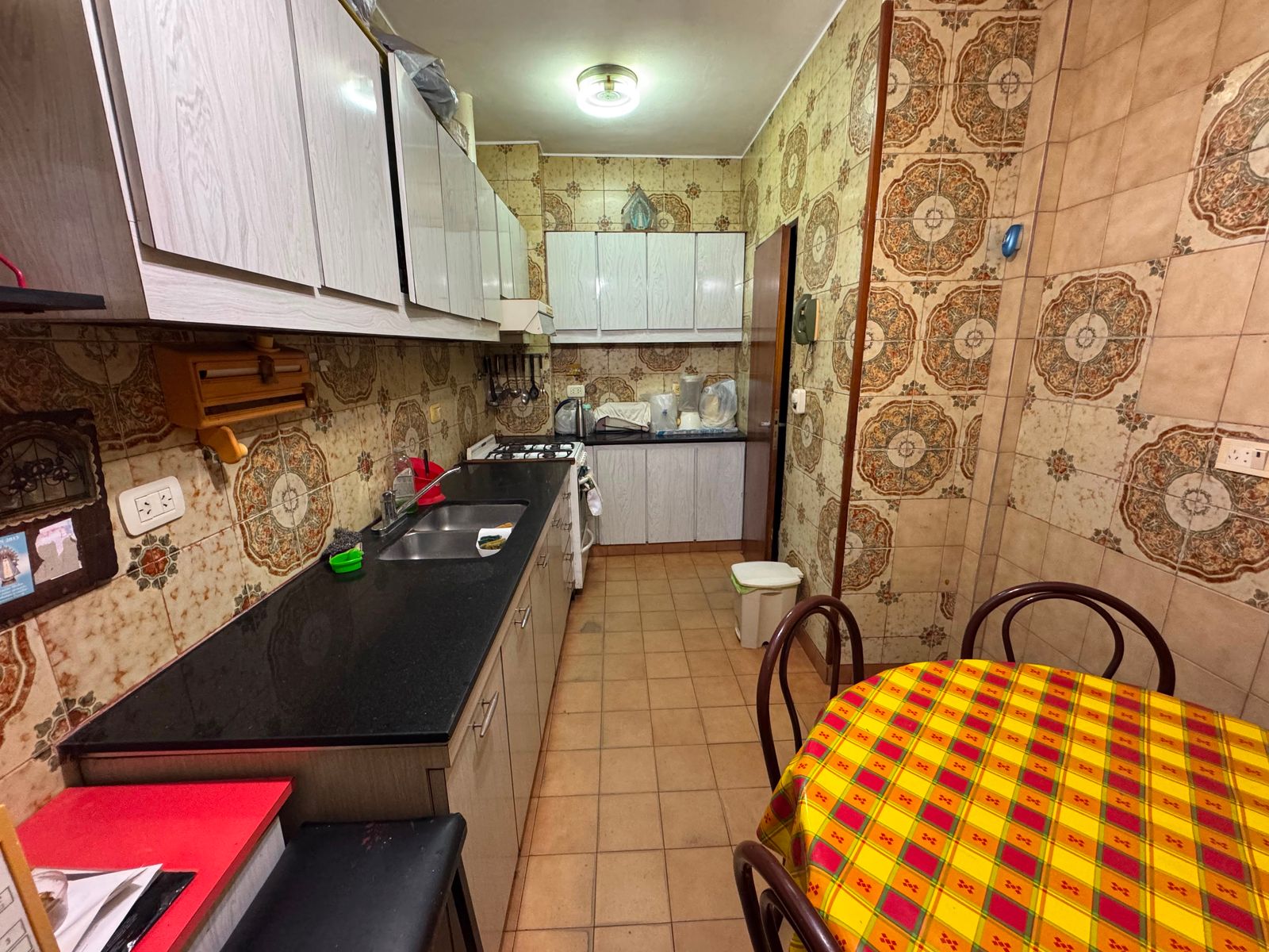 CASA EN VENTA - VIVIENDA MULTIFAMILIAR (3 FAMILIAS) CON PATIO Y TERRAZA - 21