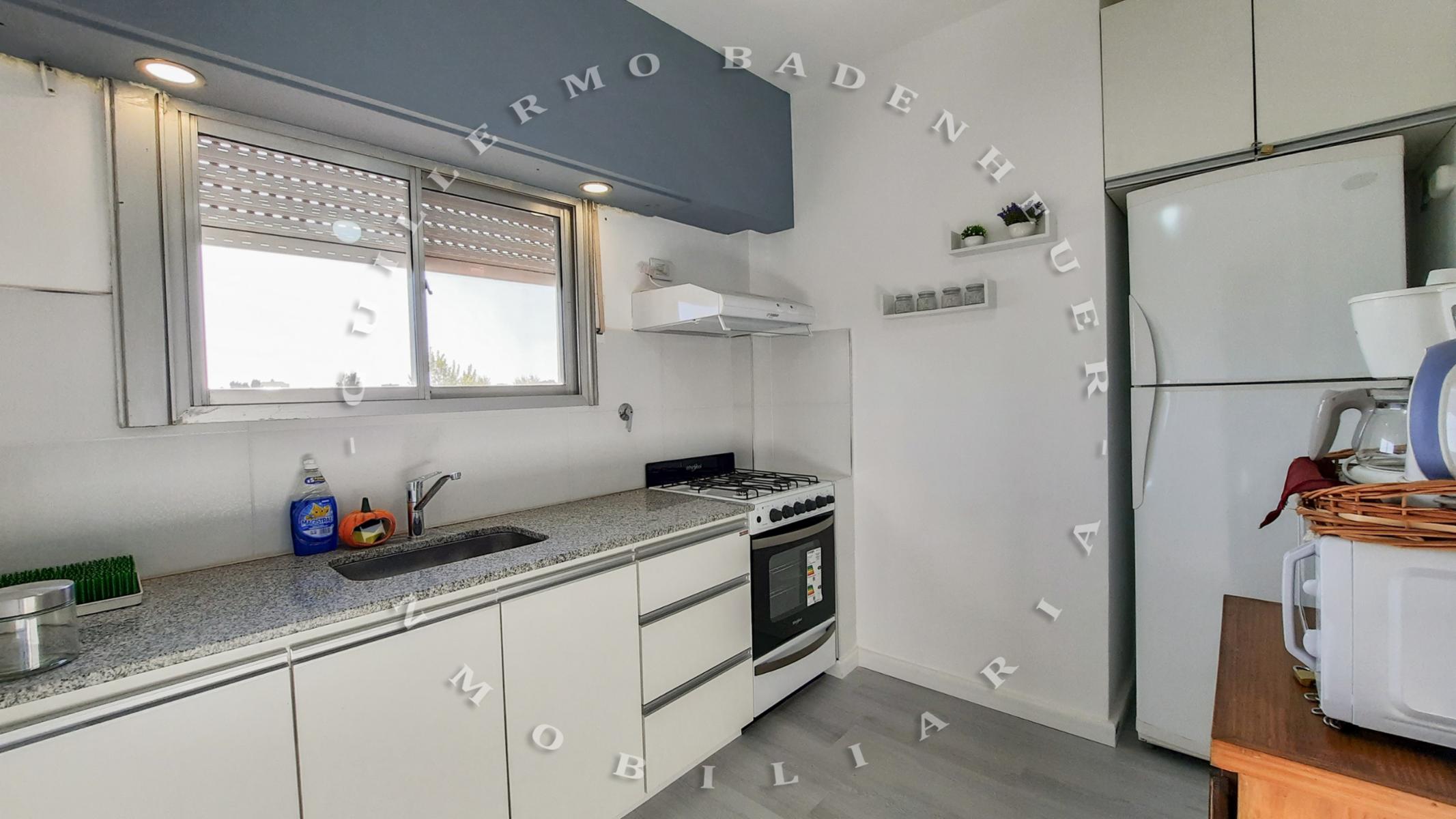 DEPARTAMENTO CON COCHERA, AIRE ACONDICIONADO, LAVARROPAS, A 100METROSDEL MAR