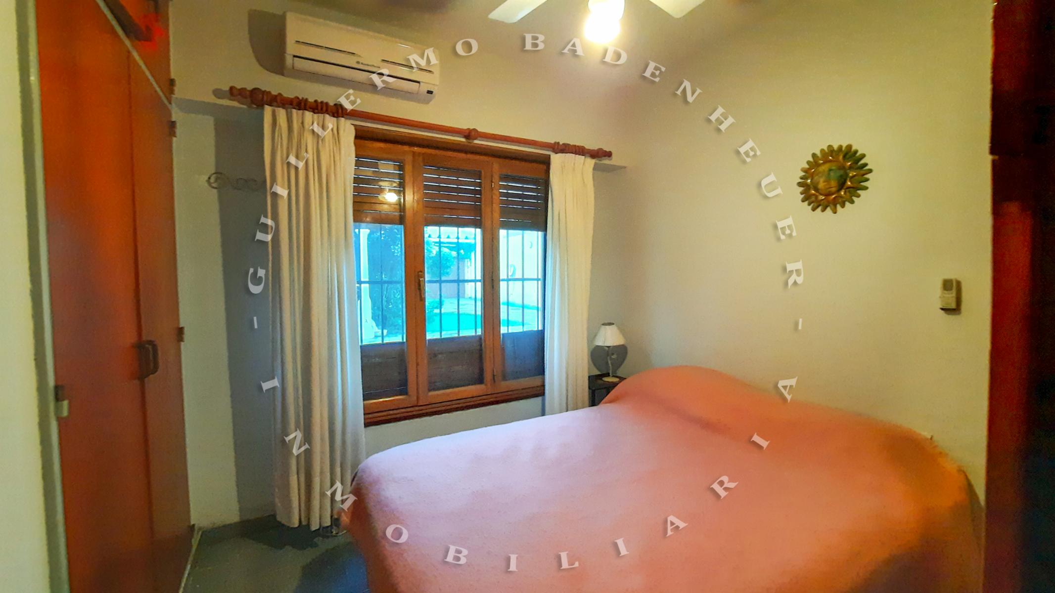 CASA CENTRICA, MUY AMPLIA Y CON HERMOSA PILETA A TAN SOLO UNA CUADRA DELMAR Y CON UN QUINCHO ESPECTACULAR — foto 6