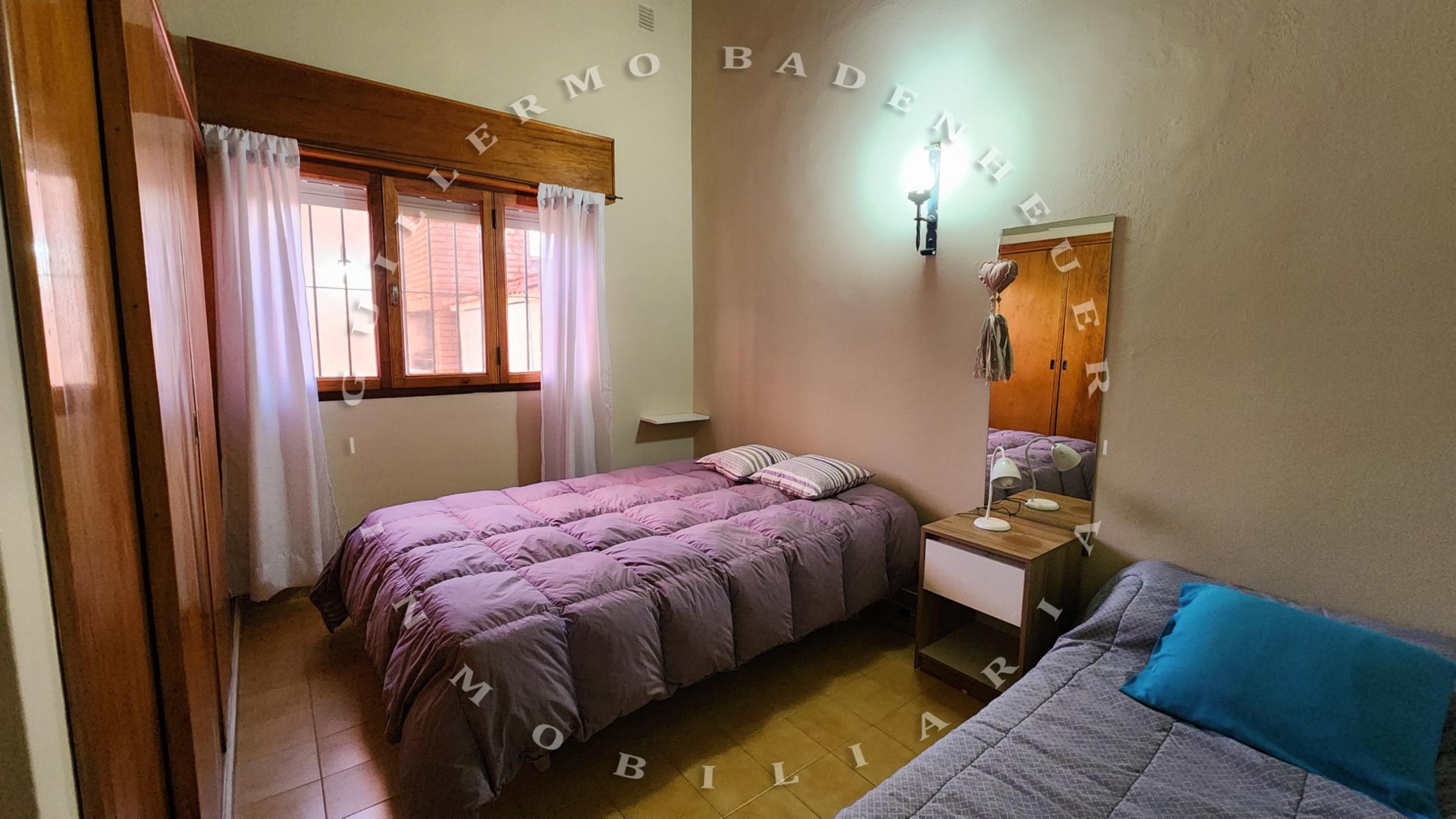 CASA DE 2 DORMITORIOS CON HERMOSO TERRENO A TAN SOLO 3 CUADRAS DEL MAR — foto 10