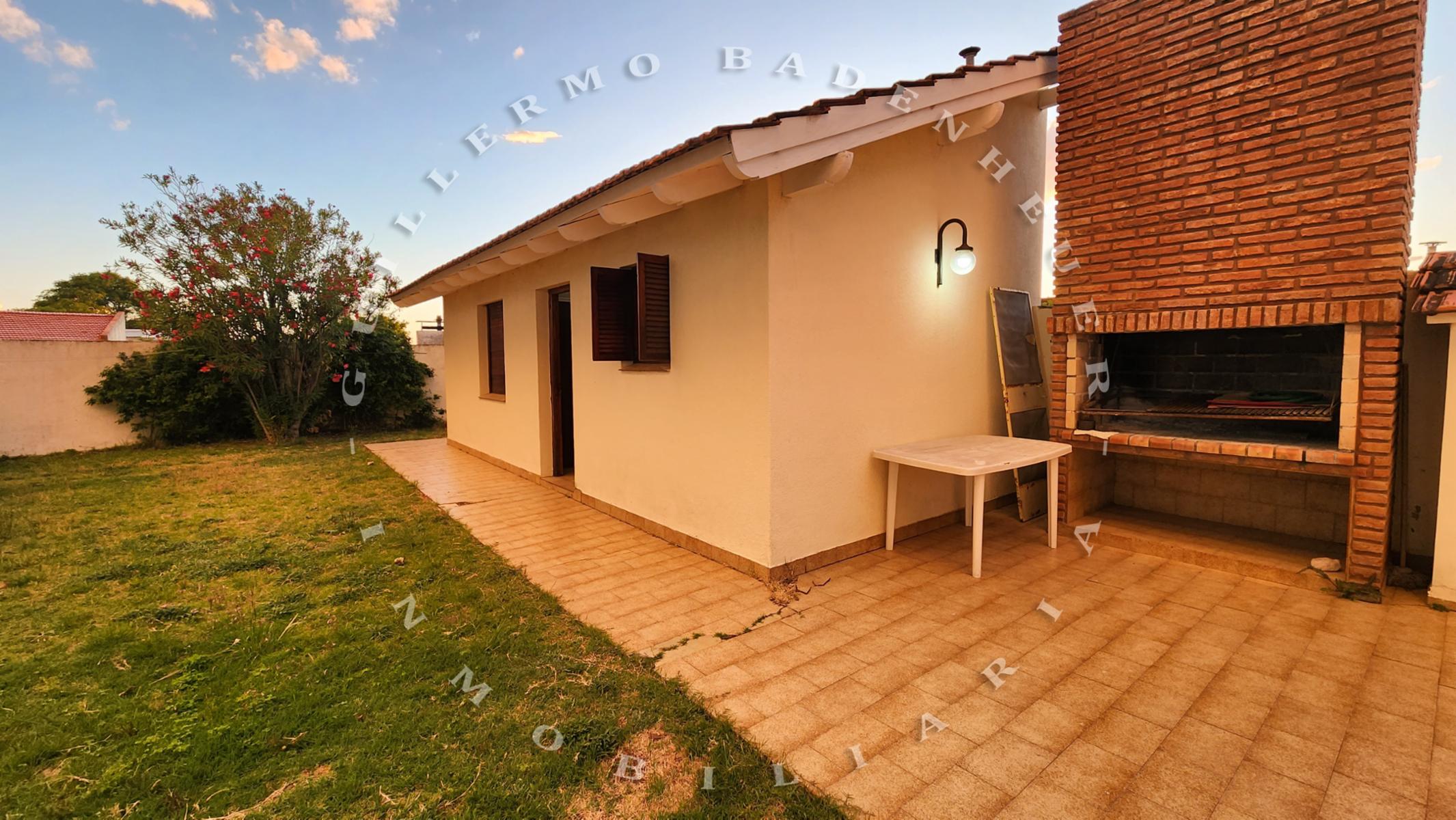 CASA DE 2 DORMITORIOS CON HERMOSO TERRENO A TAN SOLO 3 CUADRAS DEL MAR — foto 12