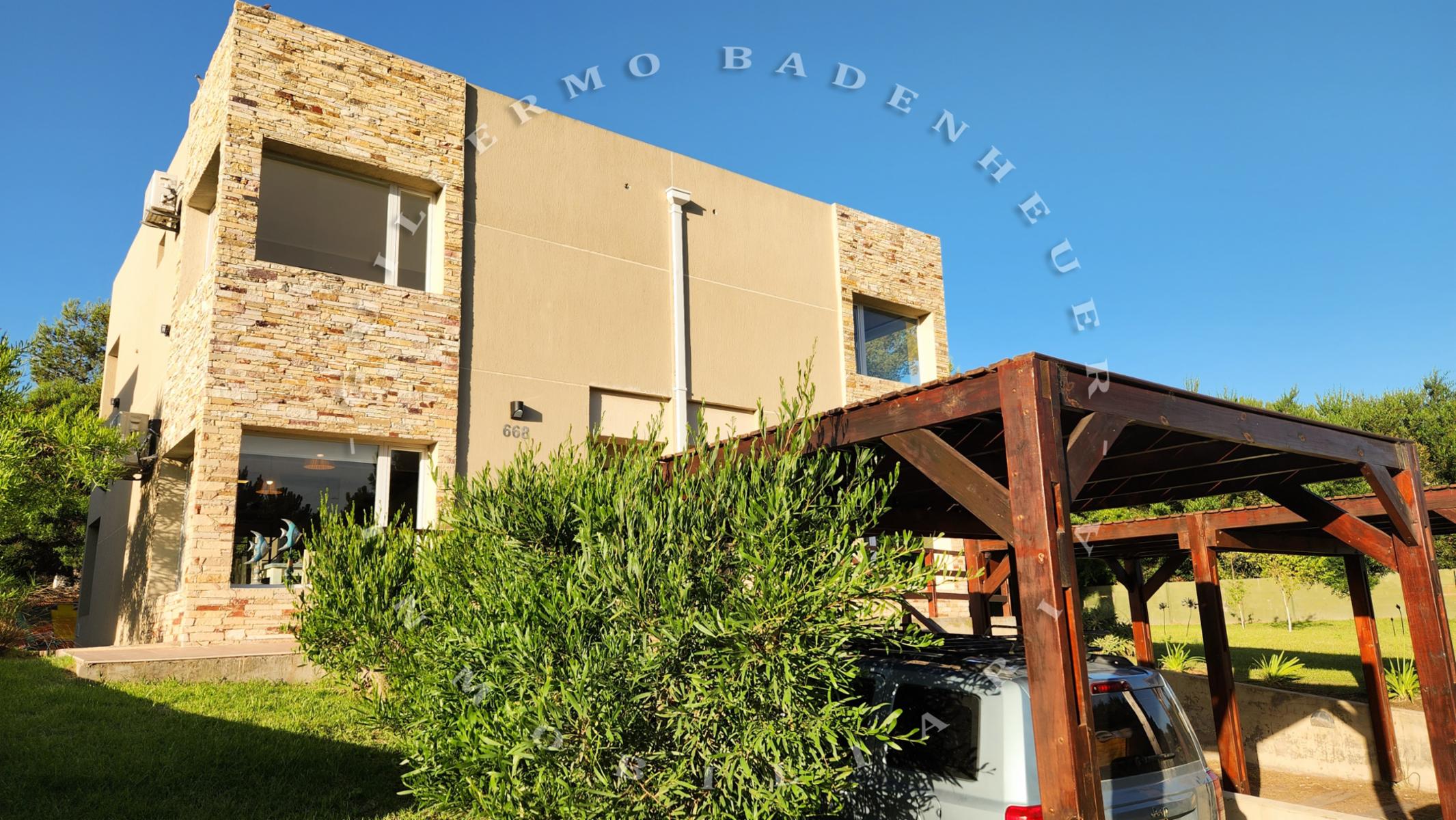 DISFRUTA DE MONTE DEL ESTE CON ESTE DUPLEX IMPECABLE