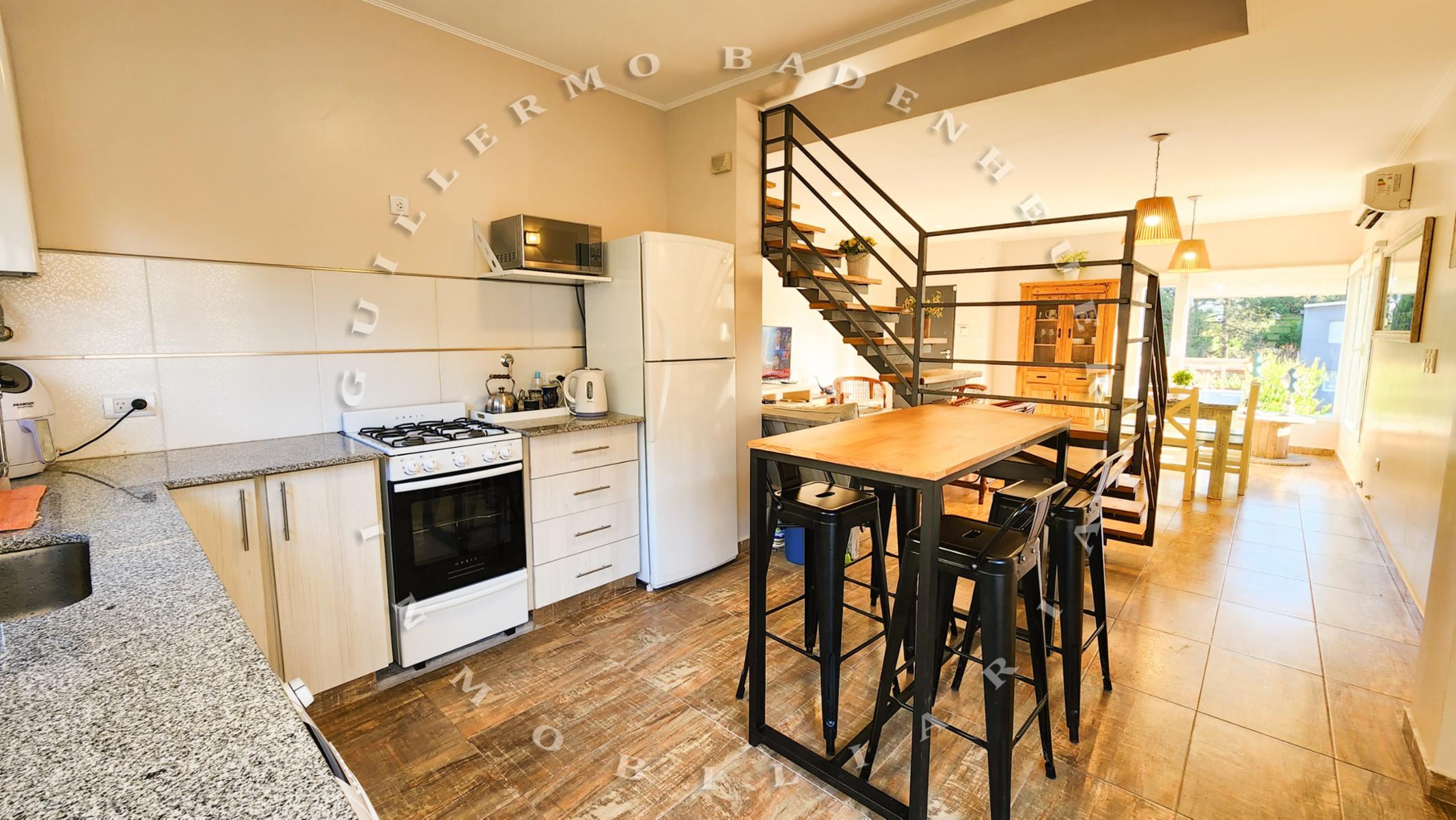 DISFRUTA DE MONTE DEL ESTE CON ESTE DUPLEX IMPECABLE — foto 8