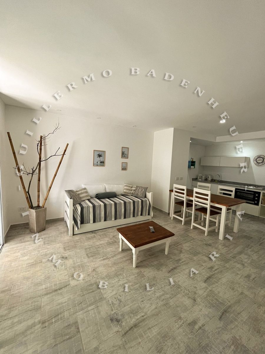Dúplex en planta baja con balcón y parrilla privada