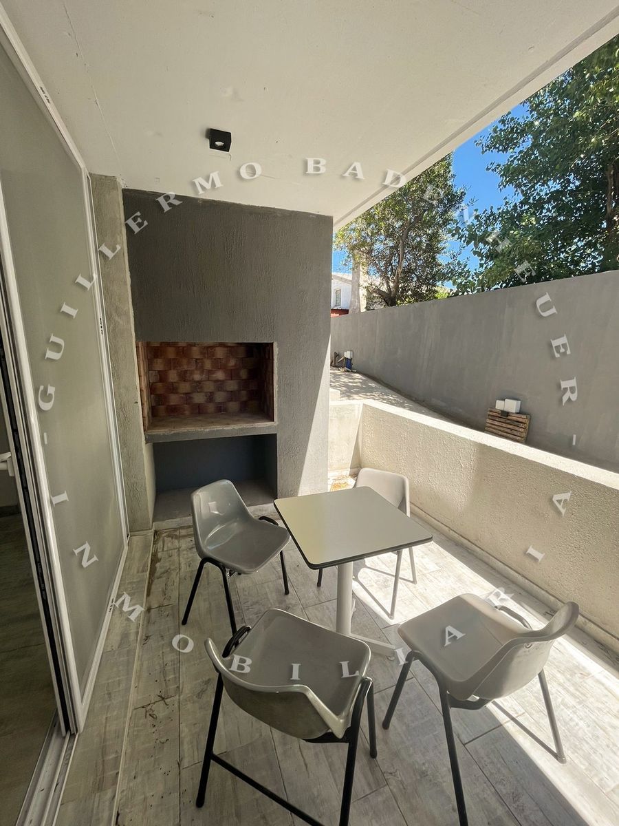 Dúplex en planta baja con balcón y parrilla privada — foto 7