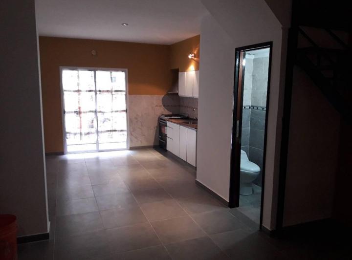 Duplex Al Frente 3 Ambientes 2 Plantas con Patio y Parrilla, Gba Oeste - Zonaprop - 1