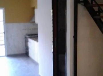 Duplex Al Frente 3 Ambientes 2 Plantas con Patio y Parrilla, Gba Oeste - Zonaprop - 5