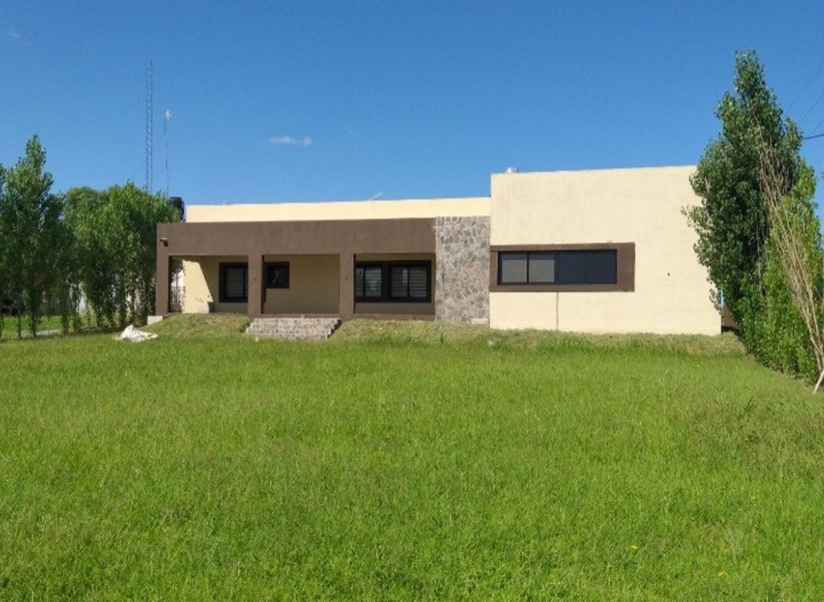 PROPIEDAD CON 3 HABITACIONES, AMPLIA Y MODERNA