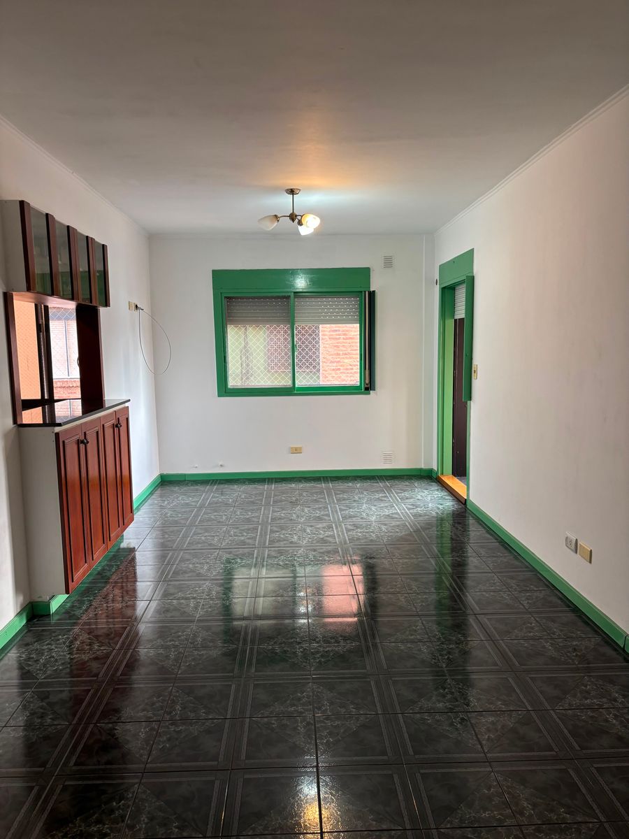 Venta Departamento 4 amb San Martin centro - 2