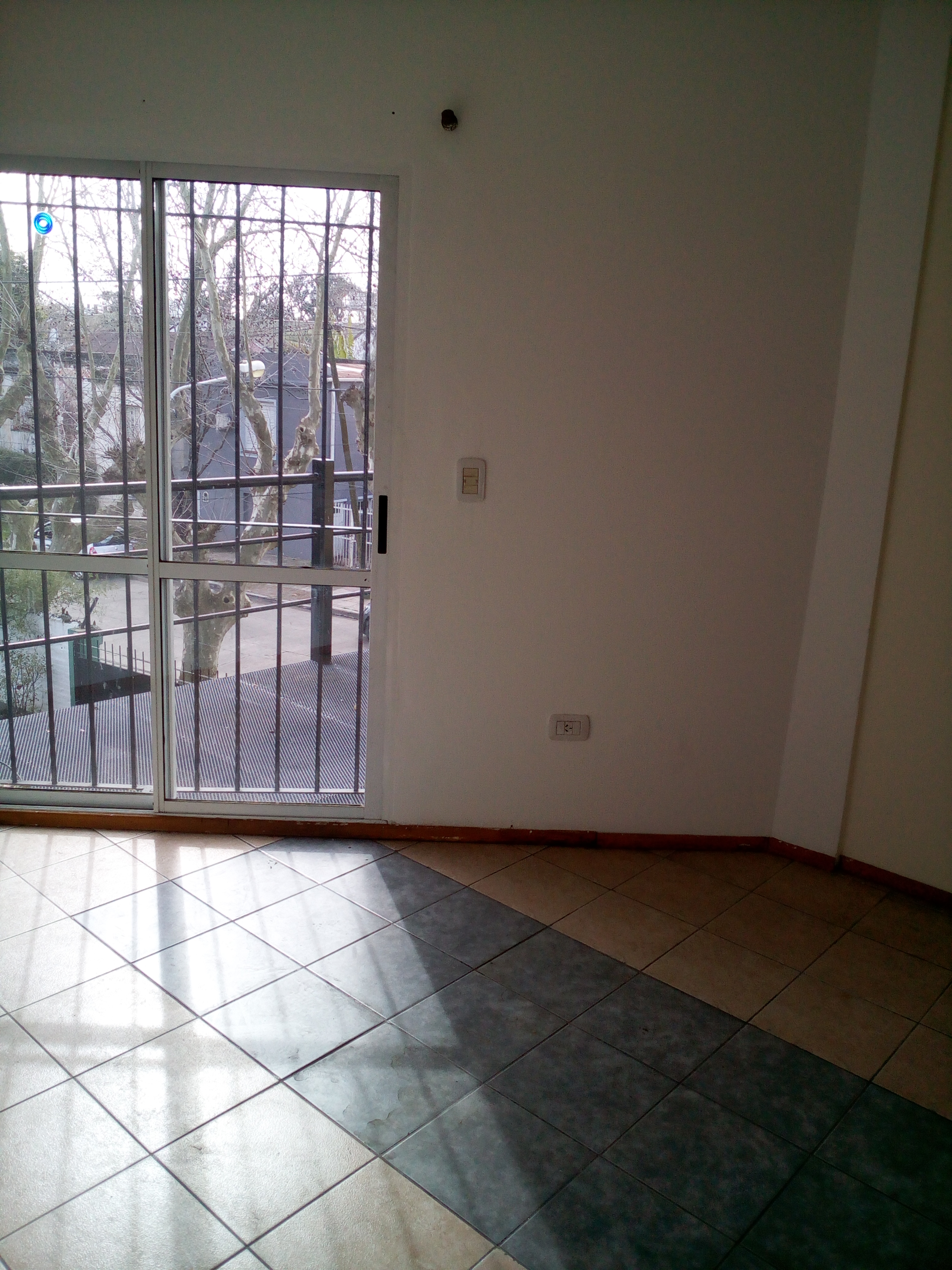 DEPTO EN TIGRE MONOAMBIENTE AMPLIO COCINA SEPARADA. COMPLEJO CON PISICINA TIGRE. MAIPU 313 - 11