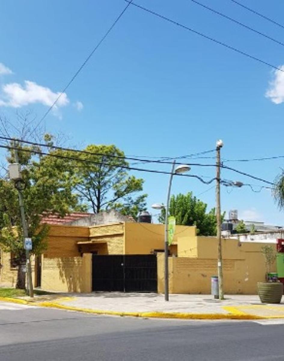 CASA ENESQUINA 3/4 AMB CON COCHERA LINIERS 1800 TIGRE - 2