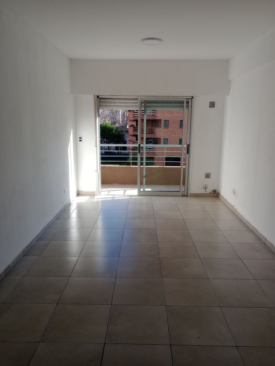EXCELENTE DEPARTAMENTO DE 3 AMB CON COCHERA CENTRO DE SAN FERNANDO — foto 3