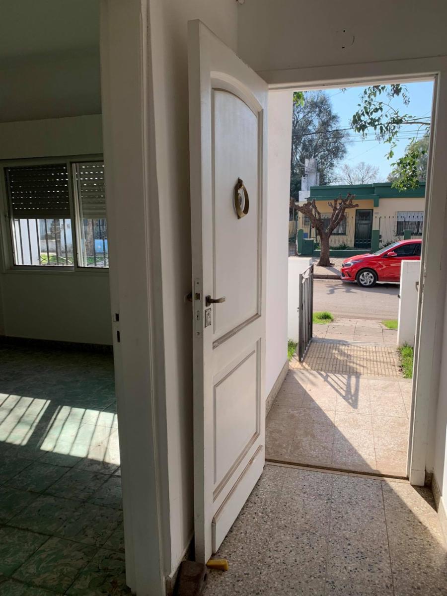 EXCELENTE PROPIEDAD EN PASO DEL REY — foto 10