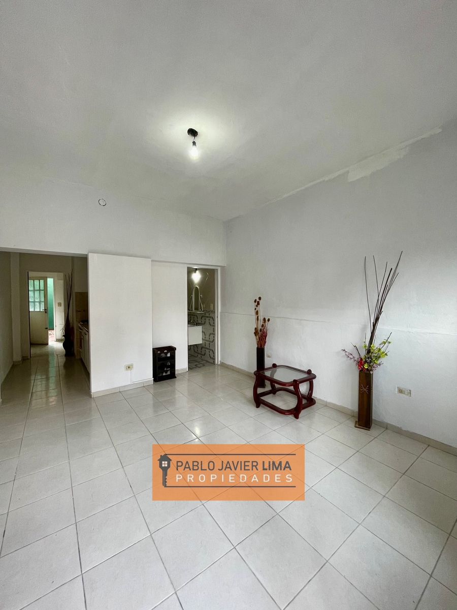 DEPARTAMENTO TIPO CASA 2 AMB AL FRENTE EN CASEROS. TRES DE FEBRERO — foto 2