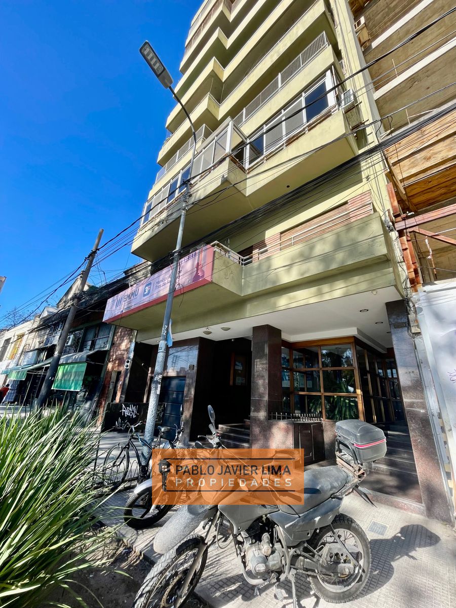 DEPTO 4 AMB - COCHERA CUBIERTA - CASEROS CENTRO - TRES DE FEBRERO — foto 2