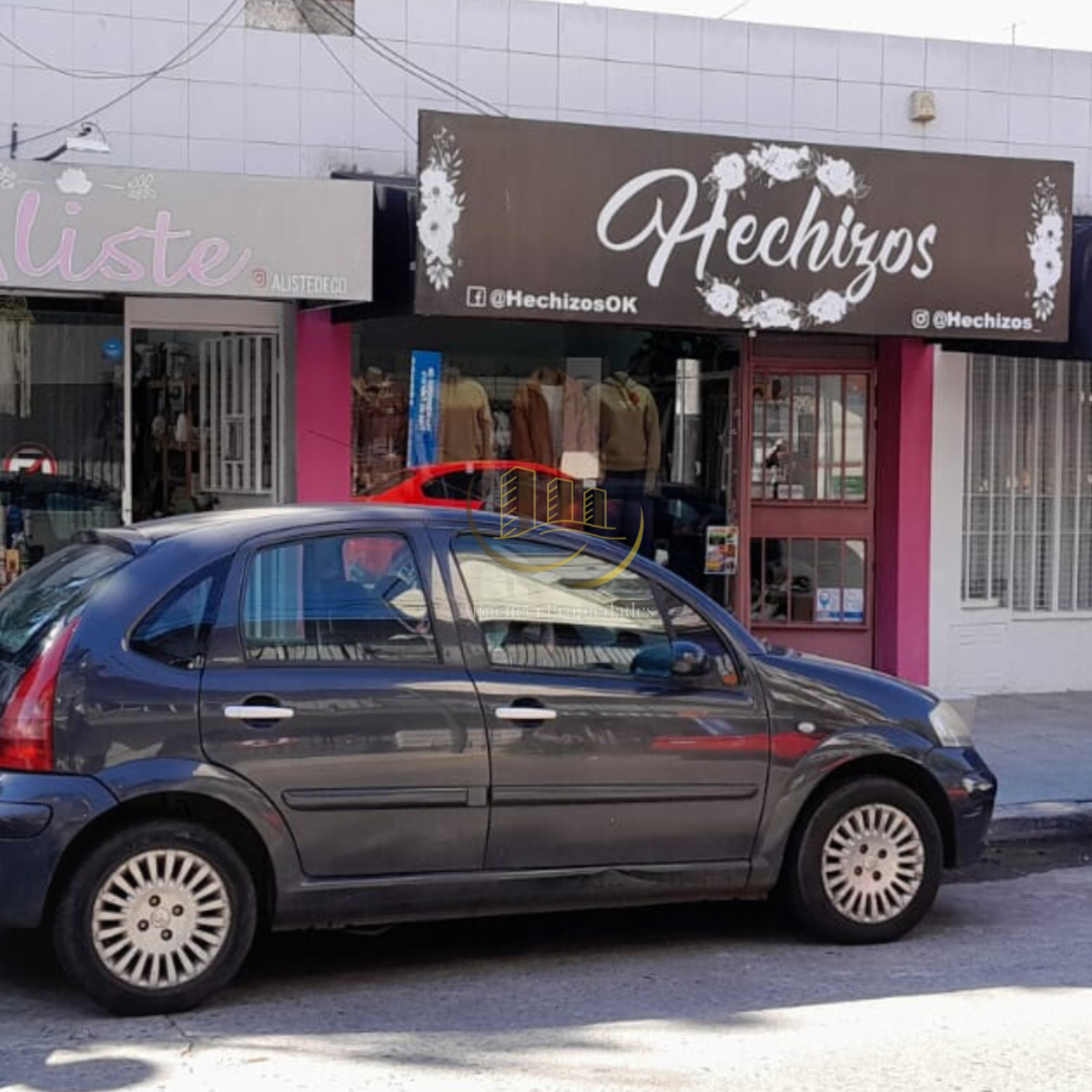 Venta En Block De 3 Locales Comerciales Mas Depto De 3 Ambientes En Excelente Zona De Villa Bosch - 1