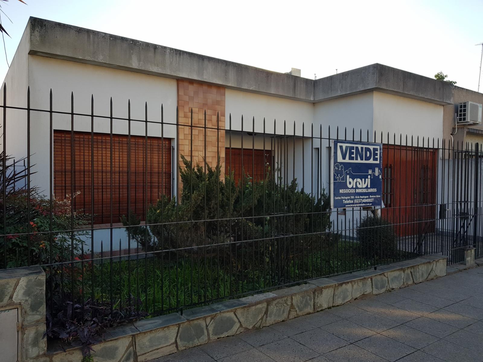 Casa céntrica a 50m de Av. España y 150m de Av. San Martín, General Rodríguez