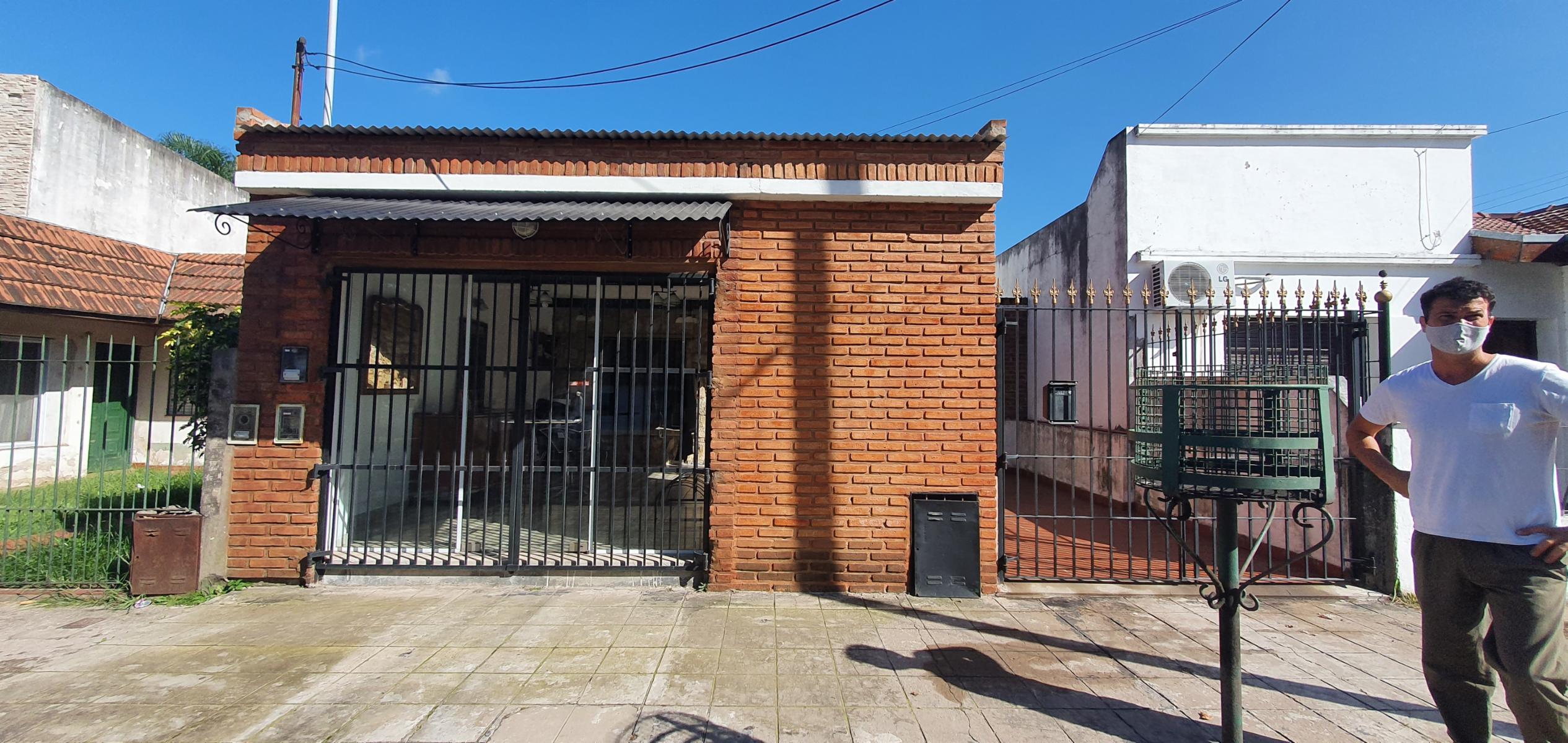 CASA CON TRES DORMITORIOS Y LOCAL EN CALLE SOLANET GRAL RODRIGUEZ — foto 2