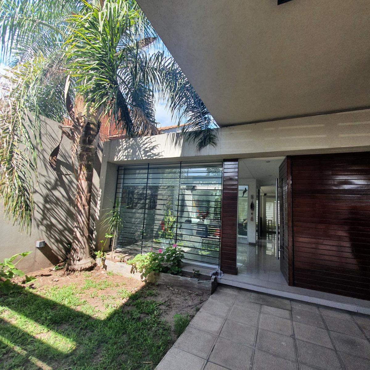 Casa en LA MEJOR zona de Gral Rodriguez Av España casi Hipolito Yrigoyen — foto 2