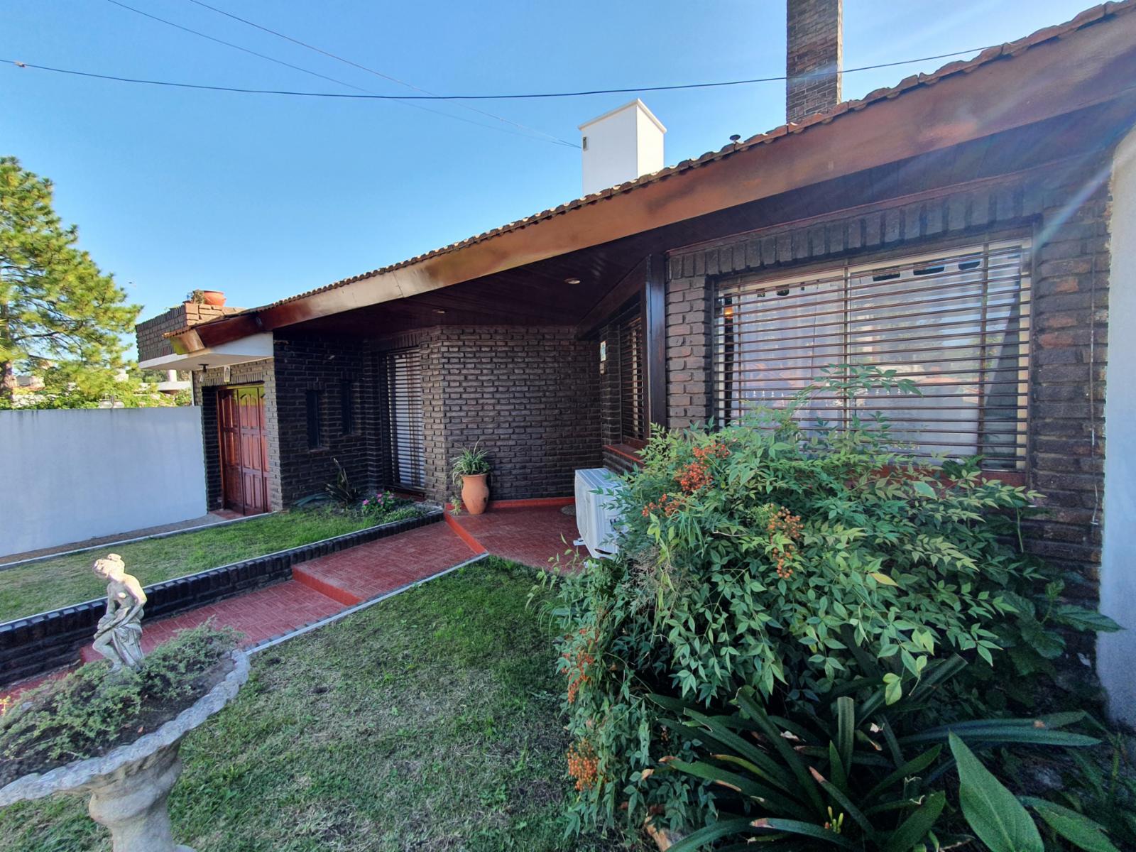 Venta Hermoso Chalet con pileta y quincho en Gral Rodriguez