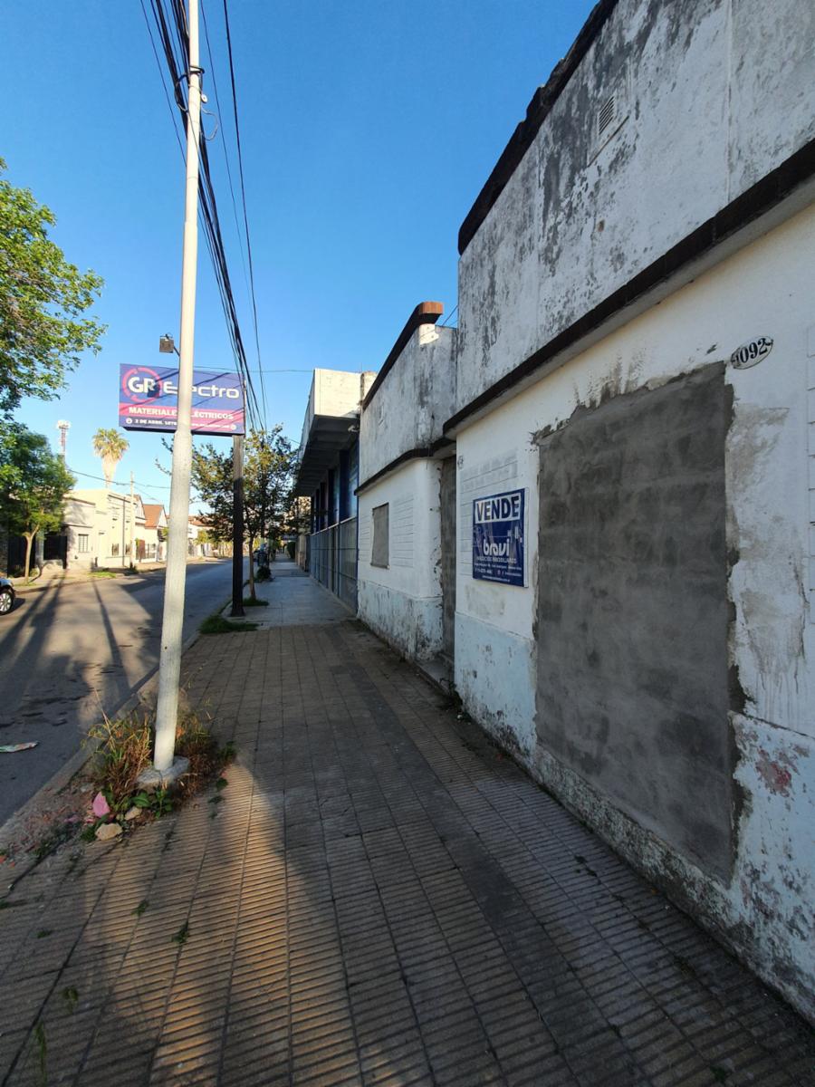 Casa céntrica a demoler en zona comercial, Terreno 9,75 x 25