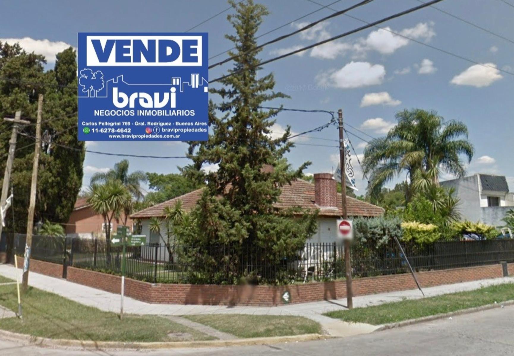 Excelente esquina en Gral Rodriguez Importante Chalet con pileta y Parrilla sobre 870 m2 de terreno. — foto 3