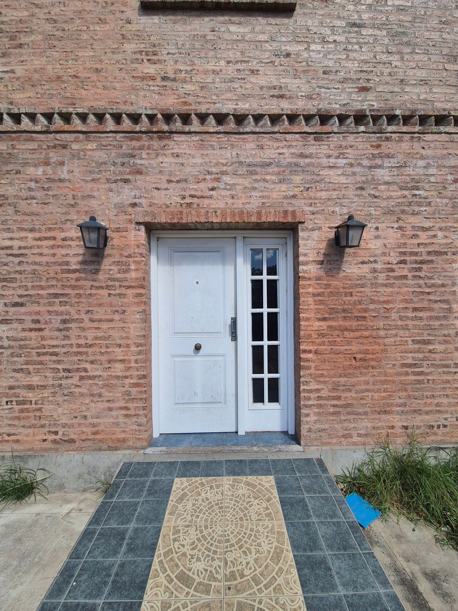 VENTA DEPARTAMENTO DE UN DORMITORIO CON PATIO Ubicado en planta baja, super luminoso, proximo al centro de la ciudad, sin gastos fijos de expensas — foto 2