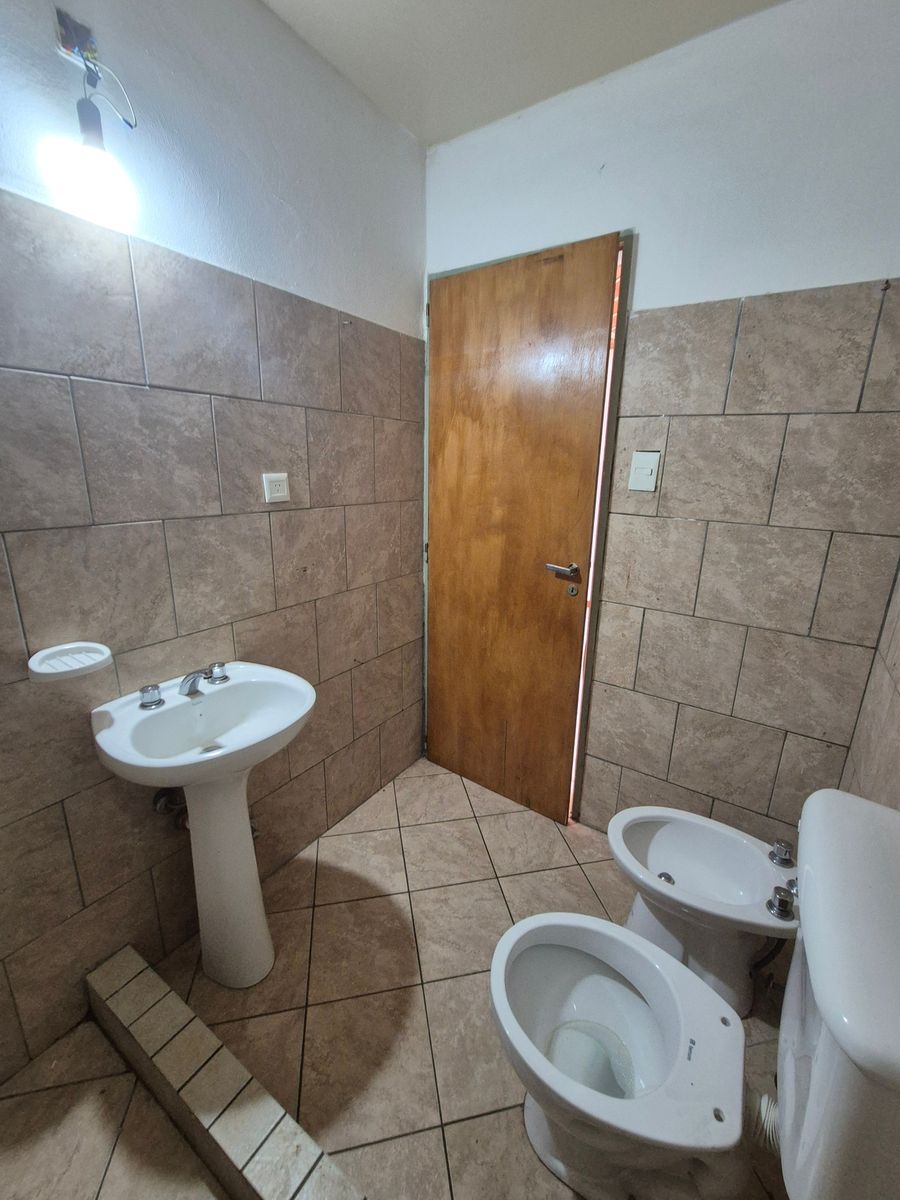 VENTA DEPARTAMENTO DE UN DORMITORIO CON PATIO Ubicado en planta baja, super luminoso, proximo al centro de la ciudad, sin gastos fijos de expensas — foto 7
