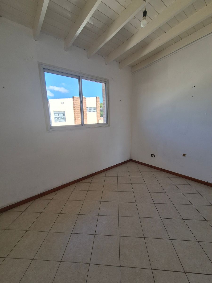VENTA DEPARTAMENTO DE UN DORMITORIO CON PATIO Ubicado en planta baja, super luminoso, proximo al centro de la ciudad, sin gastos fijos de expensas — foto 9
