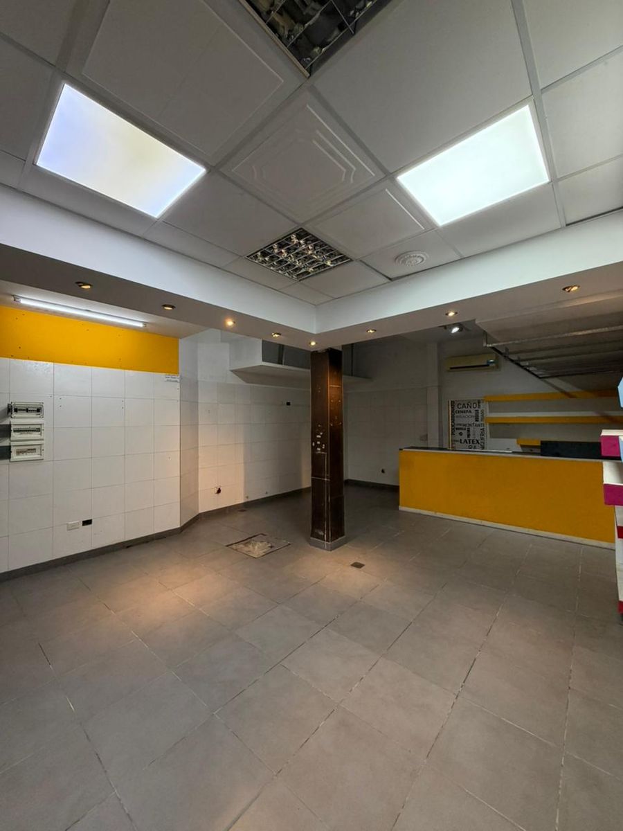 Local Comercial en Av. Italia N° 665 - 9