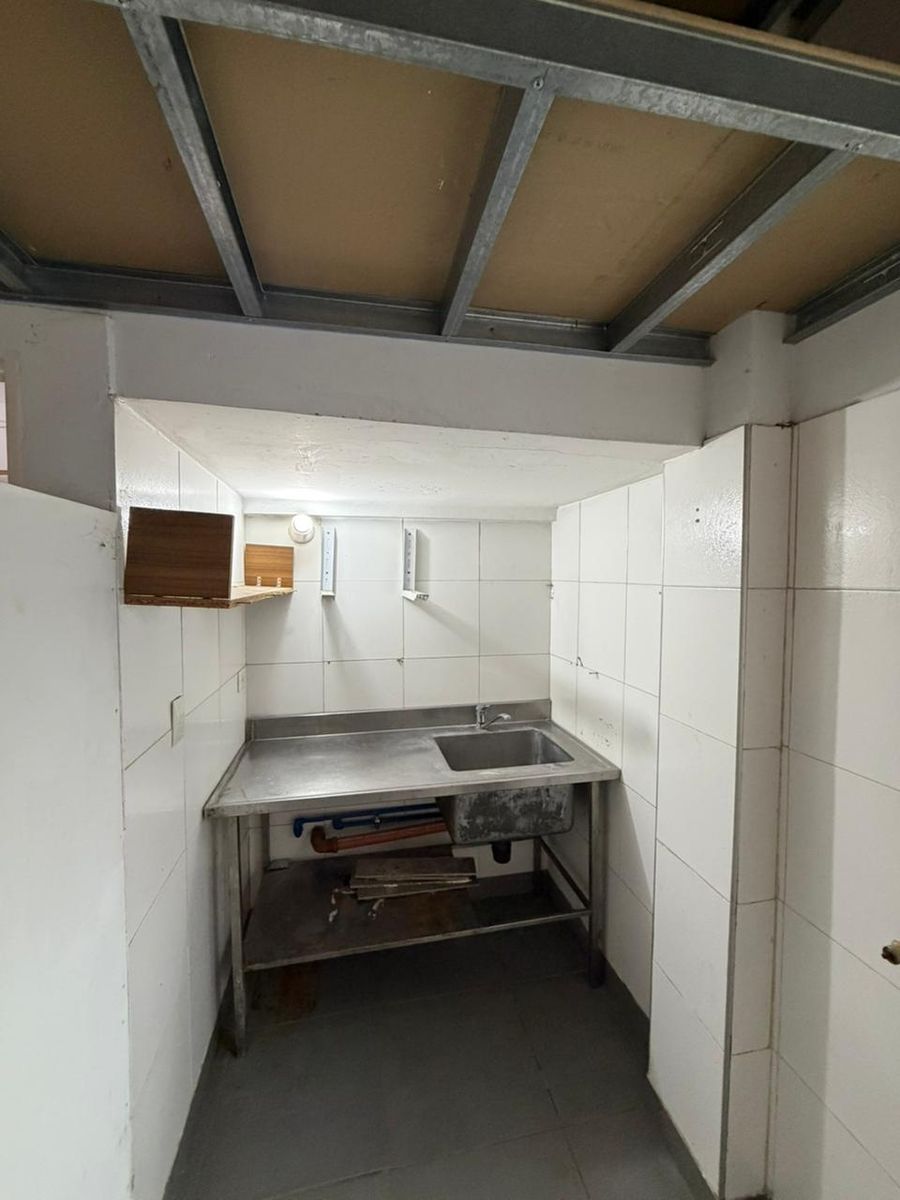 Local Comercial en Av. Italia N° 665 - 14