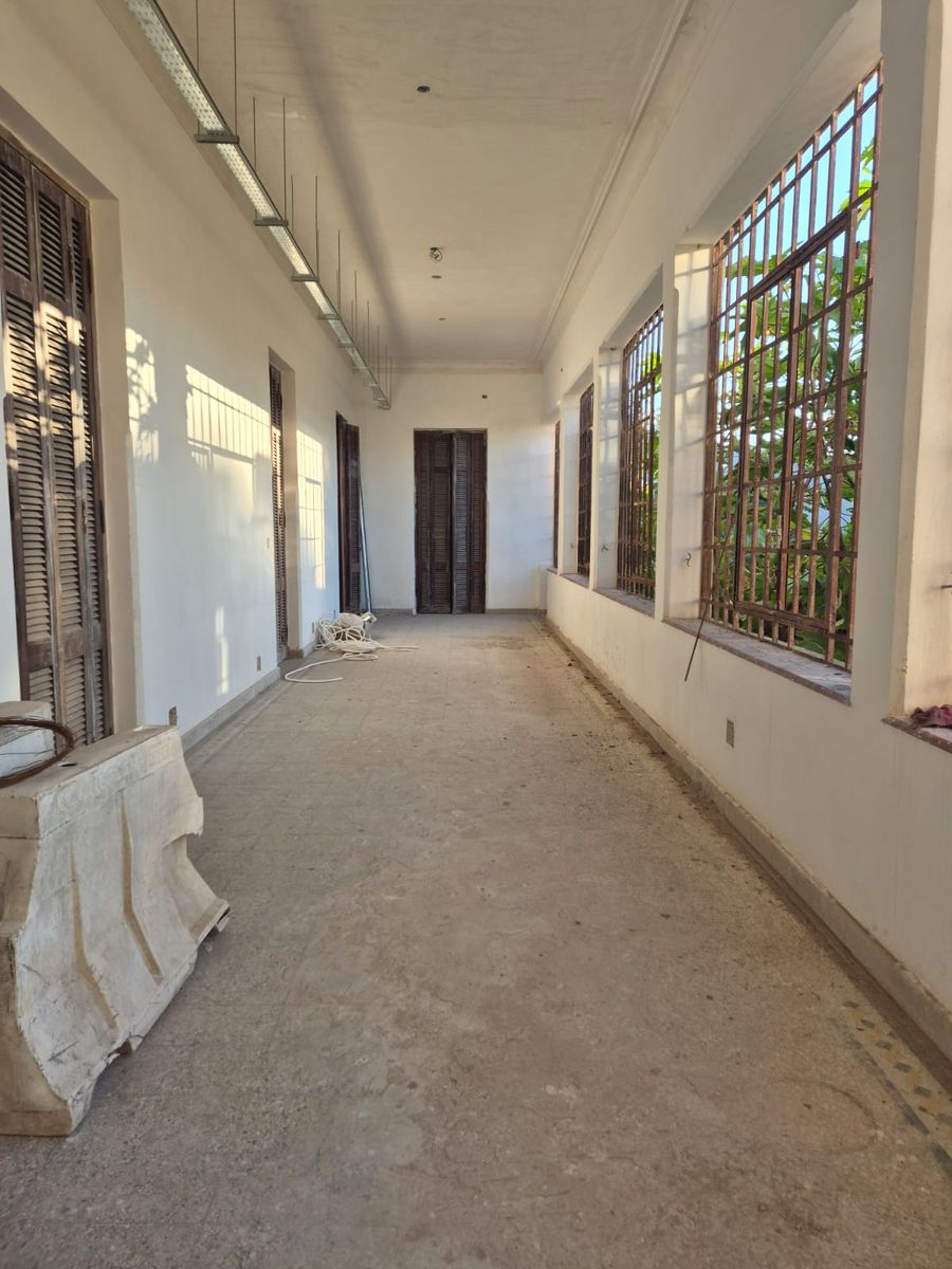 Amplio Local Comercial en Carlos Pellegrini 860 - 5