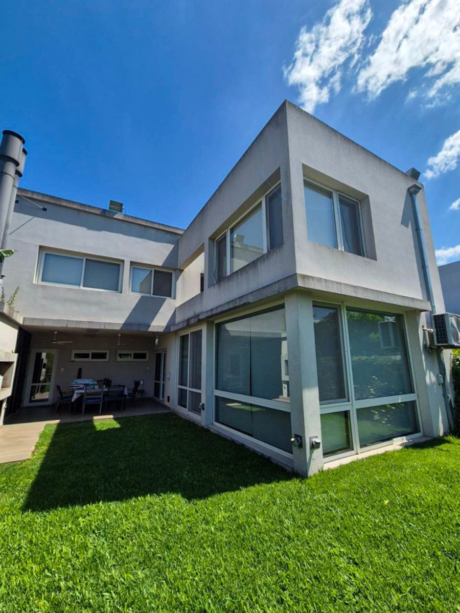 Casa en Av. Eva Peron 466, General Rodríguez - 16