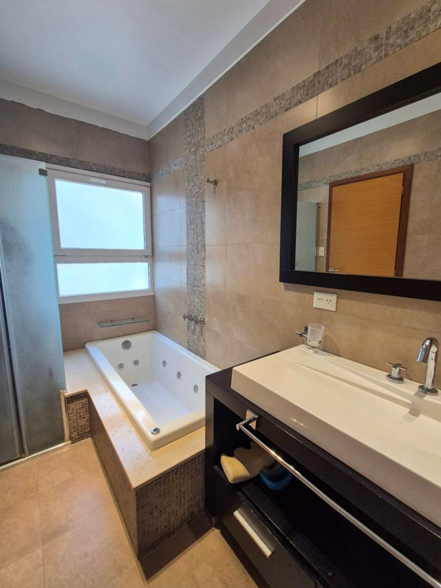 Casa en Av. Eva Peron 466, General Rodríguez - 26
