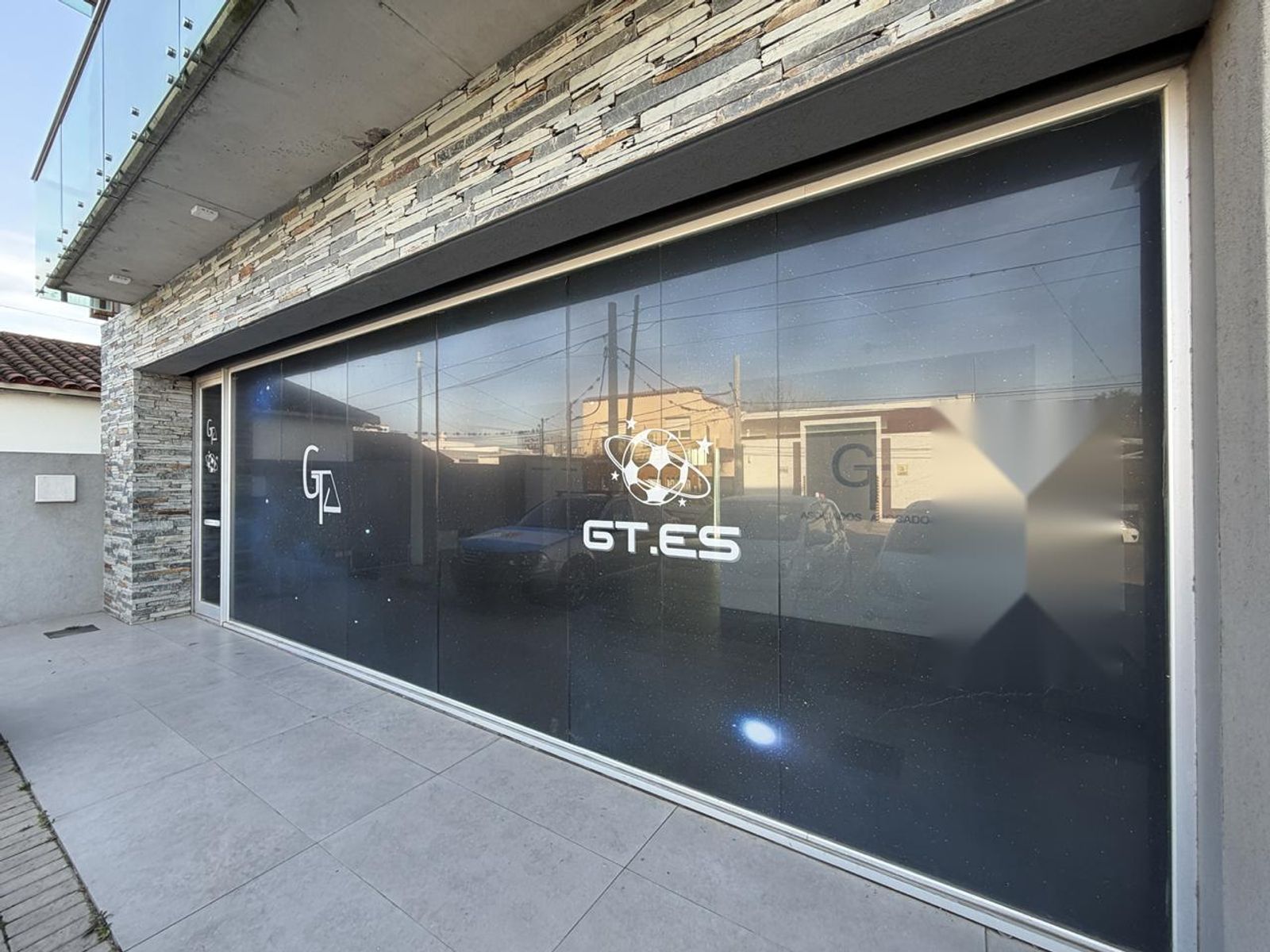 Local Comercial en edificio Spazio, Pedro Whelan 674 - 1