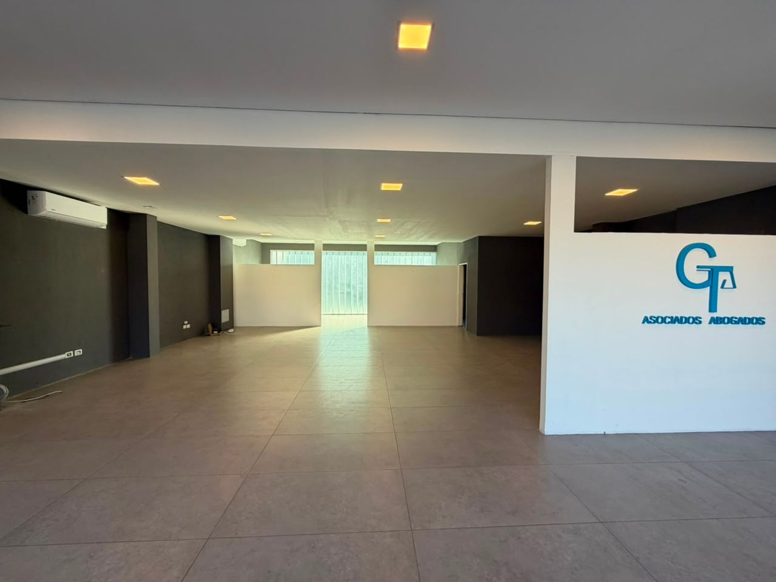 Local Comercial en edificio Spazio, Pedro Whelan 674 - 2