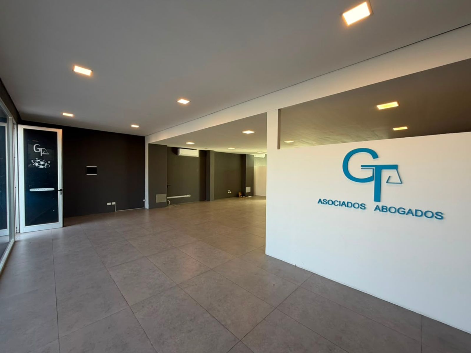 Local Comercial en edificio Spazio, Pedro Whelan 674 - 3