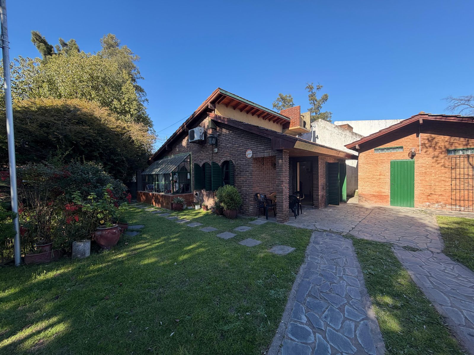 Casa y 2 lotes en esquina Las Casuarinas y Los Alamos, General Rodríguez - 2