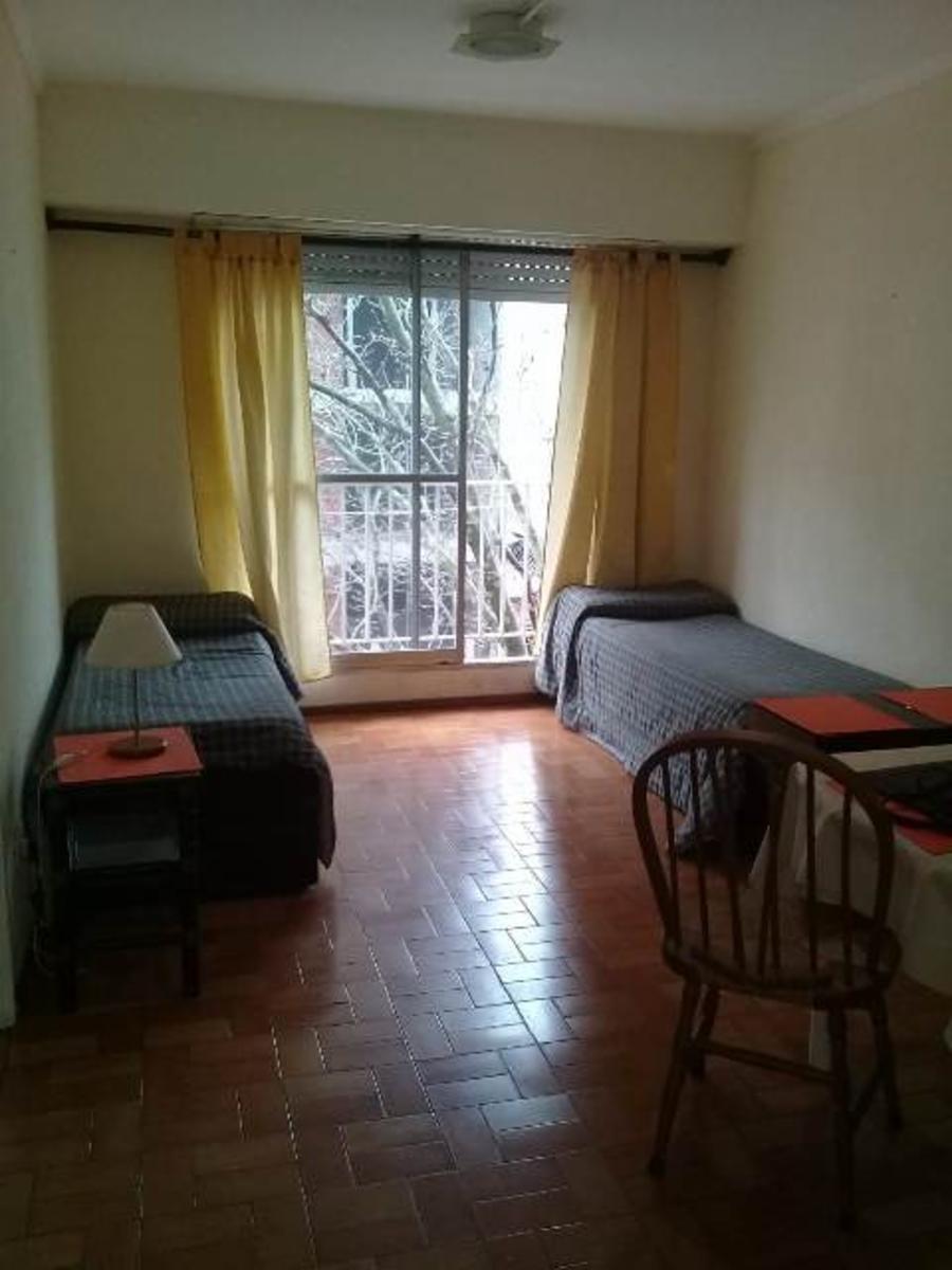 OPORTUNIDAD. DEPARTAMENTO DE UN AMBIENTE A LA CALLE CON BALCÓN SALIENTE. EXCELENTE — foto 2