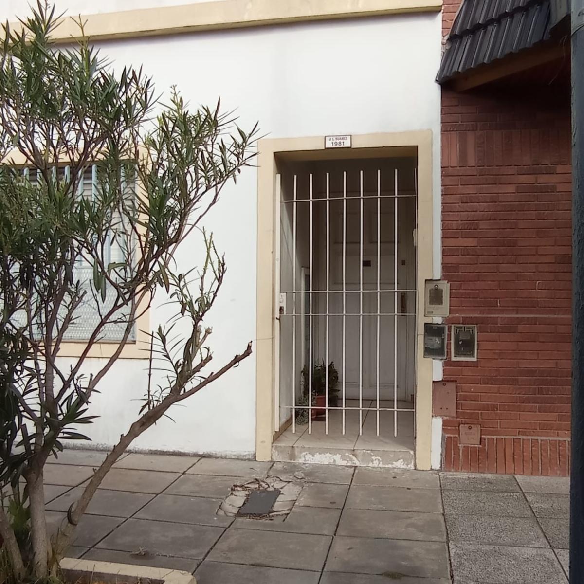 PH 3 ambientes en Barrio Naón, con Patio cubierto y Terraza. Sin expensas