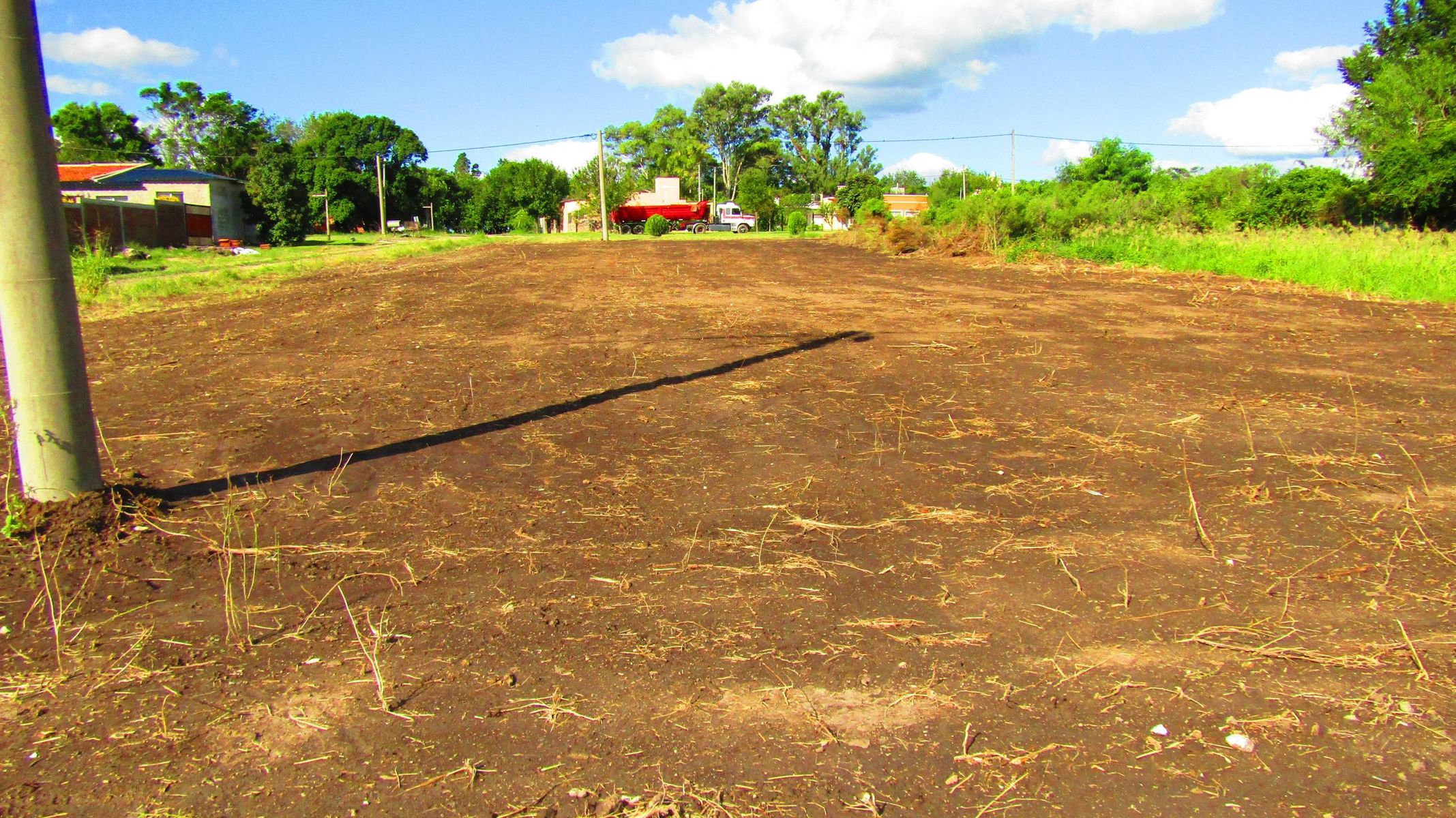 VENDEMOS TERRENO EN ESQUINA, ENTRE ORO VERDE Y COLONIA ENSAYO. AGUA Y LUZ. - 1