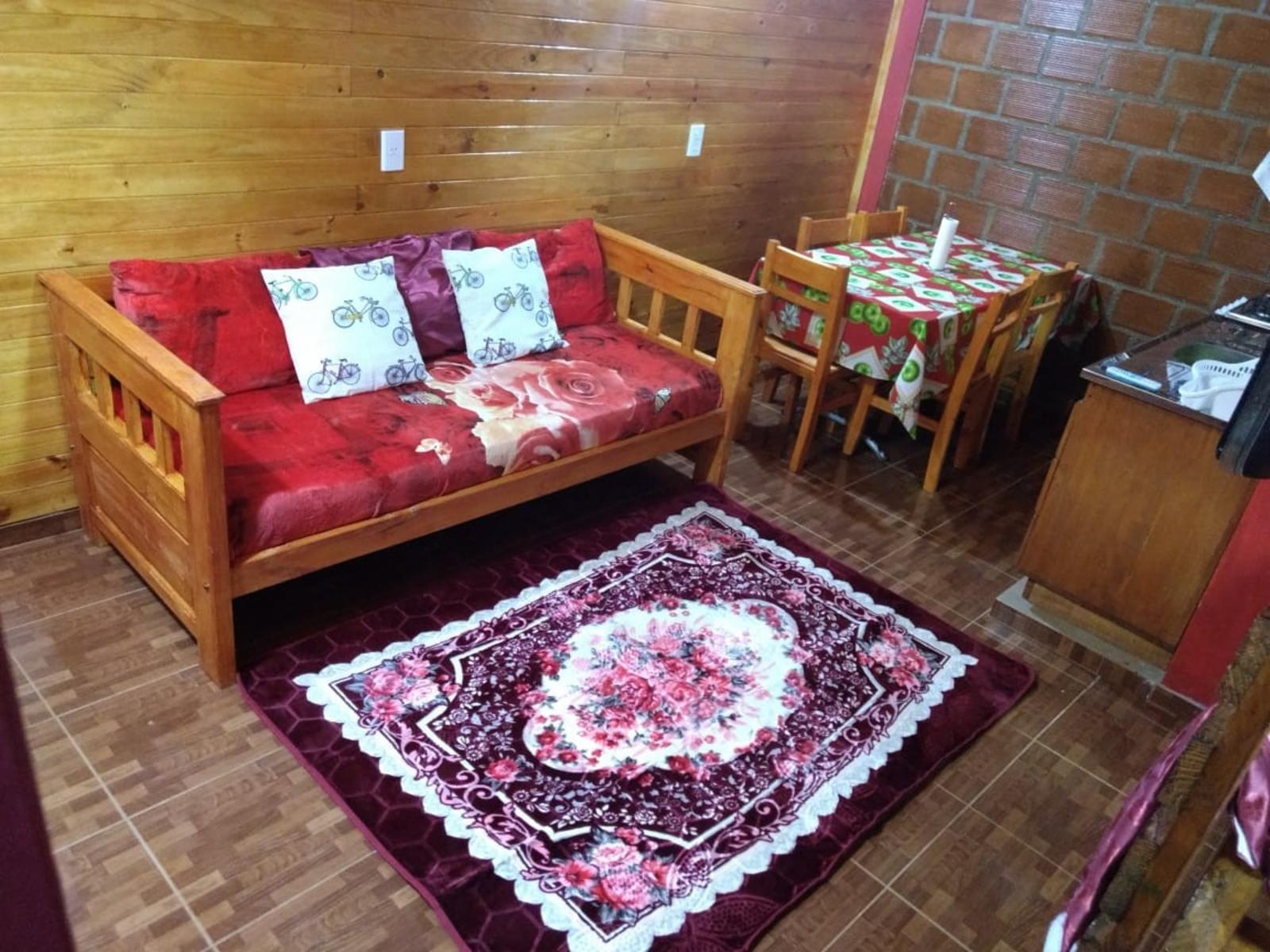 Propiedad con casa y cabañas - 3