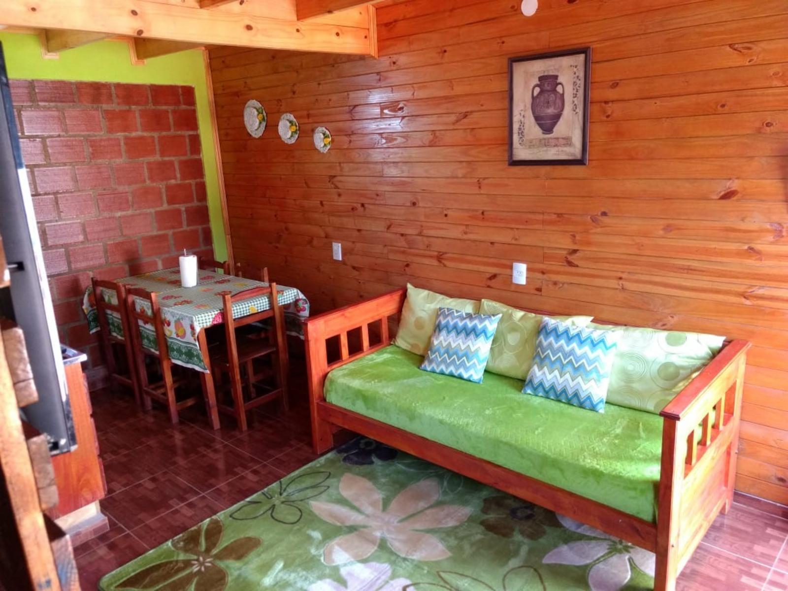 Propiedad con casa y cabañas - 8
